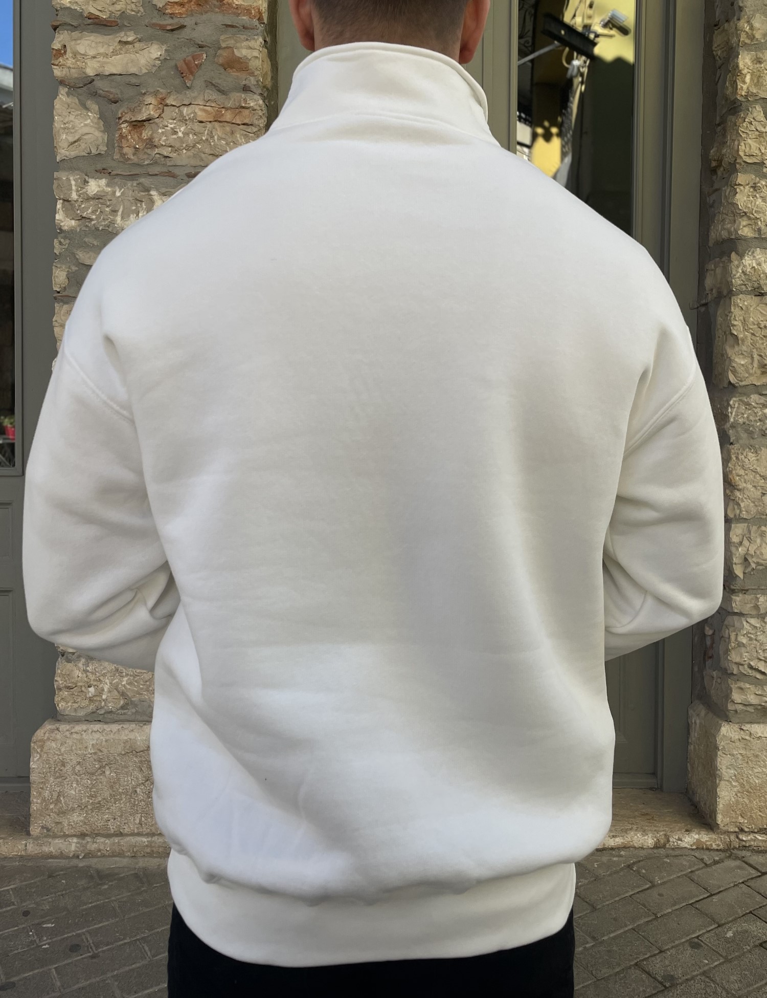 Ανδρικό λευκό φούτερ με μισό φερμουάρ και λογότυπο στο στήθος ES26003W φωτογραφία